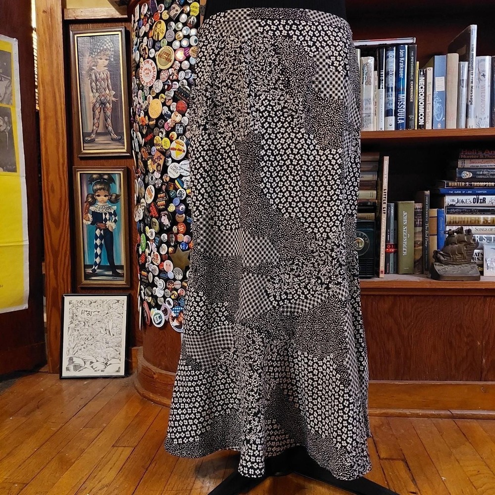 Vintage patchwork print black and white long skirt.